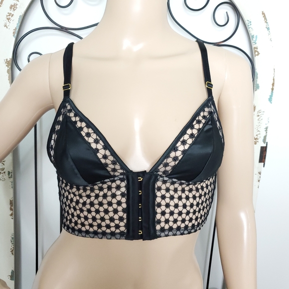 Victoria's Secret front close bra small - Picture 2 of 9